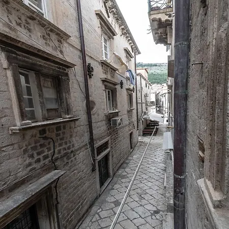 L & L Old Town - Lacroma Apartament