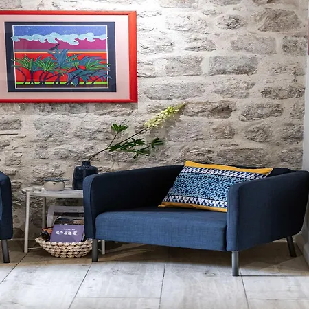 L & L Old Town - Lacroma *