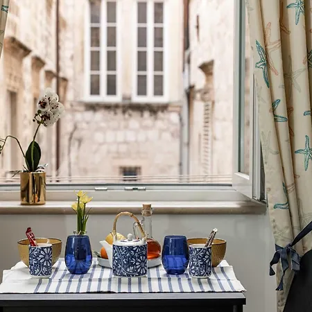 L & L Old Town - Lacroma Apartman