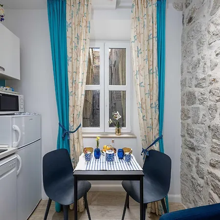 L & L Old Town - Lacroma