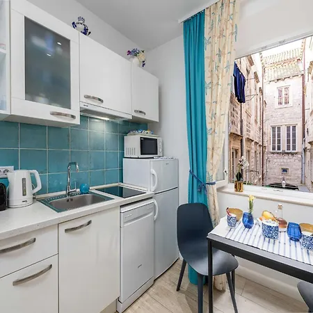 L & L Old Town - Lacroma Appartement