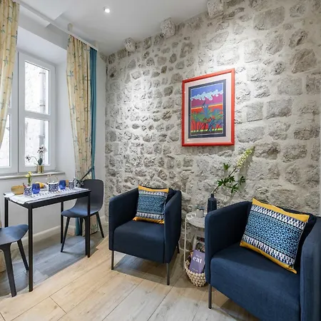 L & L Old Town - Lacroma