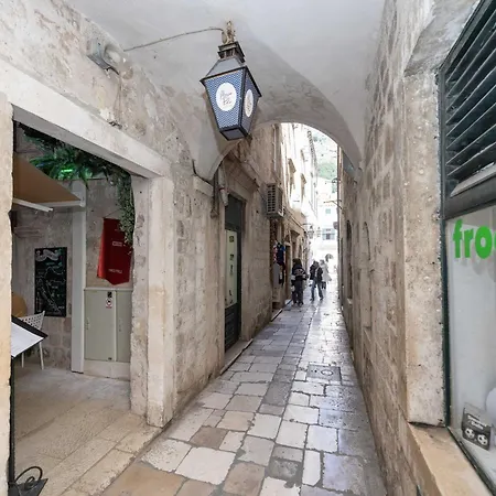 L & L Old Town - Lacroma *