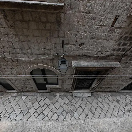 L & L Old Town - Lacroma Appartement