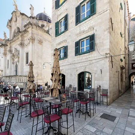 L & L Old Town - Lacroma Appartement