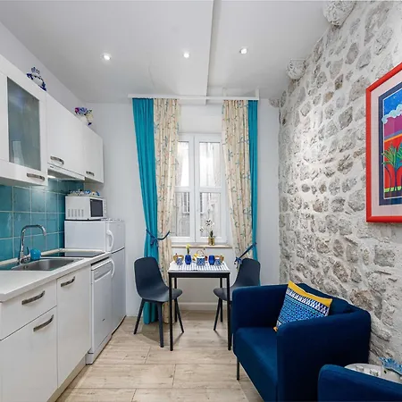 L & L Old Town - Lacroma