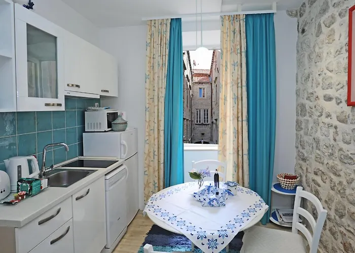 L & L Old Town - Lacroma Appartamento *