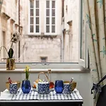 L & L Old Town - Lacroma Apartment