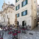 L & L Old Town - Lacroma Apartment