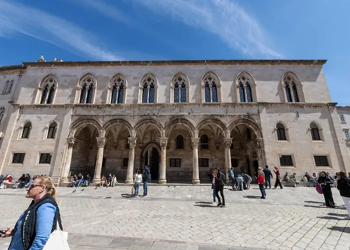 L & L Old Town - Lacroma ドゥブロブニク